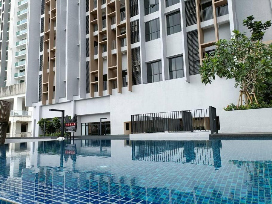 Appartement Sky Trees 4 Guests High Floor Smart Tv Garden View A1801 à Johor Bahru Extérieur photo